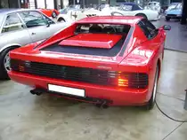 Heckansicht eines Ferrari 512 Testarossa. 1984 - 1994. Classic Remise Düsseldorf am 02.03.2014.