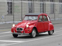 Citroen 2 CV6 Spécial unterwegs in der Stadt Bern am 01.03.2014