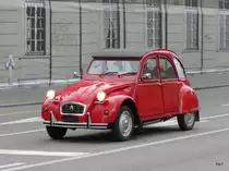 Citroen 2 CV6 Spécial unterwegs in der Stadt Bern am 01.03.2014