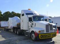 Kenworth Truck mit außergewöhnlicher Ladung. Rastplatz in Mt. Airy,NC am 27.10.2013