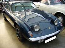 Lotus Elan Plus 2S 130/5. 1972 - 1974. Das Modell 130/5 (die 5 steht für ein 5-Gang-Getriebe) war die letzte Ausbaustufe des bereits 1969 vorgestellten Elan Plus 2. Der fünffach gelagerte Motor war auf dem Block des Ford Cortina aufgebaut und leistet 125 PS. Die Höchsgeschwindigkeit liegt bei ca. 190 km/h. Classic Remise Düsseldorf am 02.03.2014.