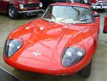 Marcos 3000 GT. Meines Wissens wurden diese Wagen Ende der 1960´er/Anfang der 1970´er Jahre als Kit-cars von der Firma Marcos in Luton/England vertrieben und waren mit einem 6-Zylinderreihenmotor von Volvo motorisiert, der aus 2.978 cm³ Hubraum 130 PS leistete. Die Höchstgeschwindigkeit soll um die 190 km/h betragen. Classic Remise Düsseldorf am 02.03.2014.