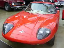 Marcos 3000 GT. Meines Wissens wurden diese Wagen Ende der 1960´er/Anfang der 1970´er Jahre als Kit-cars von der Firma Marcos in Luton/England vertrieben und waren mit einem 6-Zylinderreihenmotor von Volvo motorisiert, der aus 2.978 cm³ Hubraum 130 PS leistete. Die Höchstgeschwindigkeit soll um die 190 km/h betragen. Classic Remise Düsseldorf am 02.03.2014.