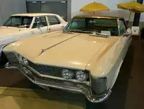 Buick Riviera, Baujahr 1964, V8-Motor mit 6,6L und 325PS, Automesse Freiburg, Feb. 2014