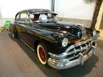 Pontiac Chieftain, Baujahr 1950, Reihen-Achtzylinder-Motor mit 4,0L und 128PS, Automesse Freiburg, Feb.2014