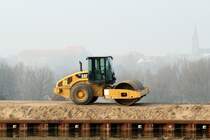 Cat CS56 Walze am 06.03.2014 am Mittellandkanel.