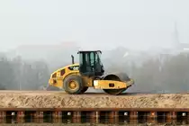 Cat CS56 Walze am 06.03.2014 am Mittellandkanel.