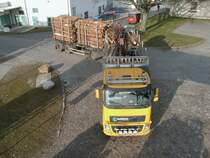 Schlag auf Schlag ging es,am 03.März 2014,am Bahnhof in Bergen/Rügen zu,als alle fünf Minuten ein mit Holz beladener,polnischer VOLVO zum Bahnhof kam.Hier nahm ich einen VOLVO von der Fussgängerbrücke auf.