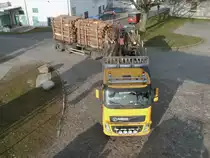 Schlag auf Schlag ging es,am 03.März 2014,am Bahnhof in Bergen/Rügen zu,als alle fünf Minuten ein mit Holz beladener,polnischer VOLVO zum Bahnhof kam.Hier nahm ich einen VOLVO von der Fussgängerbrücke auf.