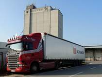 SCANIA R500 wird vor der Schenkerniederlassung Ried die Wochenendruhe verbringen; 140308