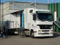 ACTROS-1840,V6 von Mediavan mit Ü-Auflieger anlässlich eines Bundesligaspieles in Ried; 140308