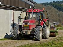 Case 5130 steht mit Arbeitsgerät zur abfahrt bereit.  13.03.2014