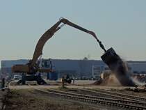 LIEBHERR 944-Litronic, bei Arbeiten im Hafen Ennsdorf; 140313