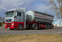 MAN TGX 18.440 mit Feldbinder Tanksattelanhänger für Lebensmittel. - 15.03.2014