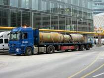 MB Actros 1648 mit Bohrteilen beladen am 17.03.2014 in Berlin-Charlottenburg.