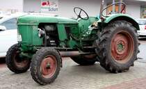 Deutz D 30 steht auf dem REWE-Parkplatz in Oberhaun, März 2014