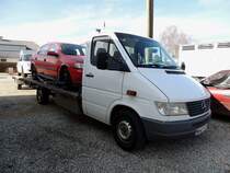 MB-Sprinter 312D samt Hängergespann, hat in Ried Alt-PKW´s aufgeladen, welche dann in den Rumänischen Kreis Mehedinți(Walachei)verfrachtet werden; 140301