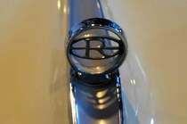 Buick Riviera, Khlerfigur an einer Oldtimer-Limousine Baujahr 1964, Mrz 2014