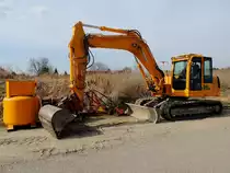 TAKEUCHI-TB1140 bringt eine Leistung von 73kW, und wartet samt Zubehör auf den nächsten Einsatz; 140322