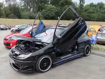 Peugeot 207 mit Flügeltüren bei den Grefrath Tuning Days, 11.8.2013