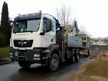 MAN TGS33.400, wird mit Baustellenaushubmaterial beladen; 140228