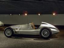 Ein Silberpfeil  im Mercedes-Benz Museum. Foto: 30.11.2012