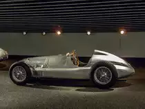 Ein Silberpfeil  im Mercedes-Benz Museum. Foto: 30.11.2012