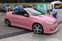 Als ob es direkt aus dem Spielzeugladen käme - Barbie's Traumauto bei den Grefrath Tuning Days, 11.8.2013