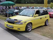 Opel Astra F im Newyork-Taxi-Look bei den Grefrath Tuning Days, 11.8.2013