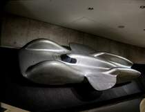 Mercedes-Benz Weltrekordwagen T80. Mit einem Flugmotor hätte er über ca 600km/h fahren können. Leider hat der Weltkrieg seine Fertigung verhindert. Foto: Mercedes-Benz Museum 30.11.2012