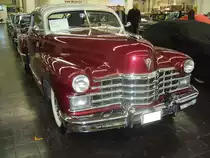 Cadillac Series 62 Sedanette Coupe des Jahrganges 1947. Das Modell Series 62 gabe es in drei Karosserievarianten. Cadillac setzte im Modelljahr 1947 37.835 Einheiten ab.
Angetrieben wird der Wagen vom Vorkriegs V8-motor mit 150 PS. Techno Classic Essen am 30.03.2014.