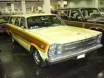 Ford LTD Country Squire des Jahrganges 1966. Techno Classica Essen am 30.03.2014.