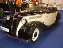 Ford Eifel Roadster. 1937 - 1939. Die Karosserie des Roadster wurde bei Stoewer in Stettin hergestellt. Der 4-Zylinderreihenmotor leistet 34 PS aus 1.172 cm³ Hubraum. Ein solcher Roadster schlug im Jahr 1937 mit 2.850,00 Reichsmark zu Buche. Techno Classica Essen am 30.03.2014.