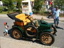 Ein Ruppe Piccolo (Mobbel) nach dem Festumzug zum Elefantenfest in Niederrola 10.06.2007