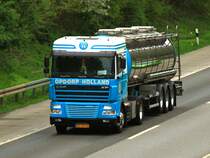 Daf XF mit Tankauflieger am 03.04.2014 auf der A4 bei Aachen.