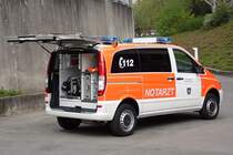 Notarzteinsatzfahrzeug (NEF) des kommunalen Rettungsdienst der Stadt Nettetal Technische Daten: Mercedes Benz Vito 116 CDI 4x4 Ausbau durch die Firma WAS Automatikgetriebe permanenter Allradantrieb Ausstattung: EKG/Defibrillator Corpuls C3 Beatmungsgerät Medumat Transport Absaugpumpe Weinmann Accuvac Rescue Kompressorkühlschrank Wärmefach Notfallkoffer für Erwachsene Notfallkoffer für Kinder Sondersignalanlage	 Warnbalken Hänsch DBS 4000 LED Frontblitzer Hänsch Sputnik SL Warnanlage Hänsch Typ 620 Druckkammerlautsprecher Hänsch DKL 600 Kompressorhörner Max Martin 2298 GM Heckwarnsystem Hänsch effekta RWS 40 pico LED Zwecks Foto Termin ist am 6.4.2014 von mir in Nettetal fotografiert worden