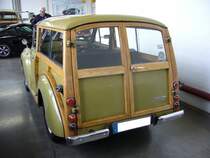 Heckansicht eines Morris Minor 1000 Traveller. 1956 - 1971. Classic Remise Düsseldorf am 13.04.2014.