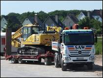 Mercedes Actros Hngerzug mit Bagger in Sassnitz am 08.06.2013
