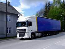 DAF XF105.460 aus dem Polnischem Powiat-Nowosądecki durchfährt die Stadt Ried; 140422