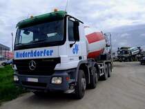 ACTROS-3541, hat im Betonmischeraufbau die graue Bausubstanz herangeschafft; 140422