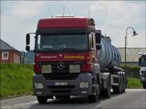 .  M-B Axor mit Tankauflieger aufgenommen am 24.04.2014.