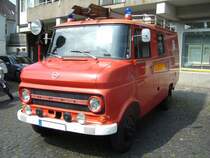 Opel Blitz 300-6 H LF8 von 1971. Dieser  Blitz  hat dreißig Jahre seinen Dienst bei der Betriebsfeuerwehr eines bayerischen Kraftwerkes getan. Danach tat er noch zehn Jahre Dienst bei der Freiwilligen Feuerwehr Happurg im fränkischen Landkreis Lauf. Der 6-Zylinderreihenmotor leistet 80 PS aus 2461 cm³ Hubraum. 7. Kettwiger Oldtimerfrühling am 01.05.2014.