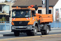 MB Axor 1829 mit Bordkran der Stadt Bonn auf der Kennedybrücke - 20.03.2014