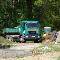 MAN der Firma LEINWEBER steht zur Beladung in 36100 Petersberg-Marbach, Mai 2014