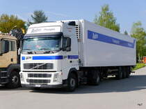 Volvo FH 440 Kühlsattelschleper in Rupperswil am 20.04.2014