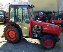 Sauerburger FXS 751AS, Schmalspurschlepper mit Allradantrieb, 3-Zyl.Turbo-Diesel von Perkins, 3000ccm und 78PS, Mrz 2014