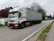 RENAULT-450 von HMT-Trans auf der  B143 in Richtung Vöcklabruck; 140426