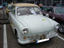Sachsenring Trabant 500. 1960 - 1962. Der 2-Zylinderzweitaktmotor leistet 20 PS aus 500 cm³ Hubraum. Ein solcher  Trabbi  kostete, wenn man denn einen bekam 7.450,00 Ostmark. Dieses Modell wurde auch einige Zeit zum Preis von DM 3.565,00 in der Bundesrepublik angeboten, verkaufte sich aber nur in sehr geringer Stückzahl. Vierte Ratingen Classic am 11.05.2014.