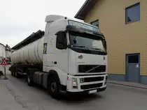 VOLVO-FH400 von Fuchsluger mit Tankauflieger für Lebensmitteltransport; 140506