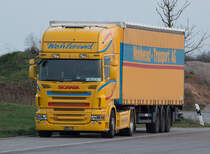 Scania R500 der Spedition Wohlwend aus Liechtenstein pausiert in einem Gewerbegebiet in Wörnitz, 30.03.2014